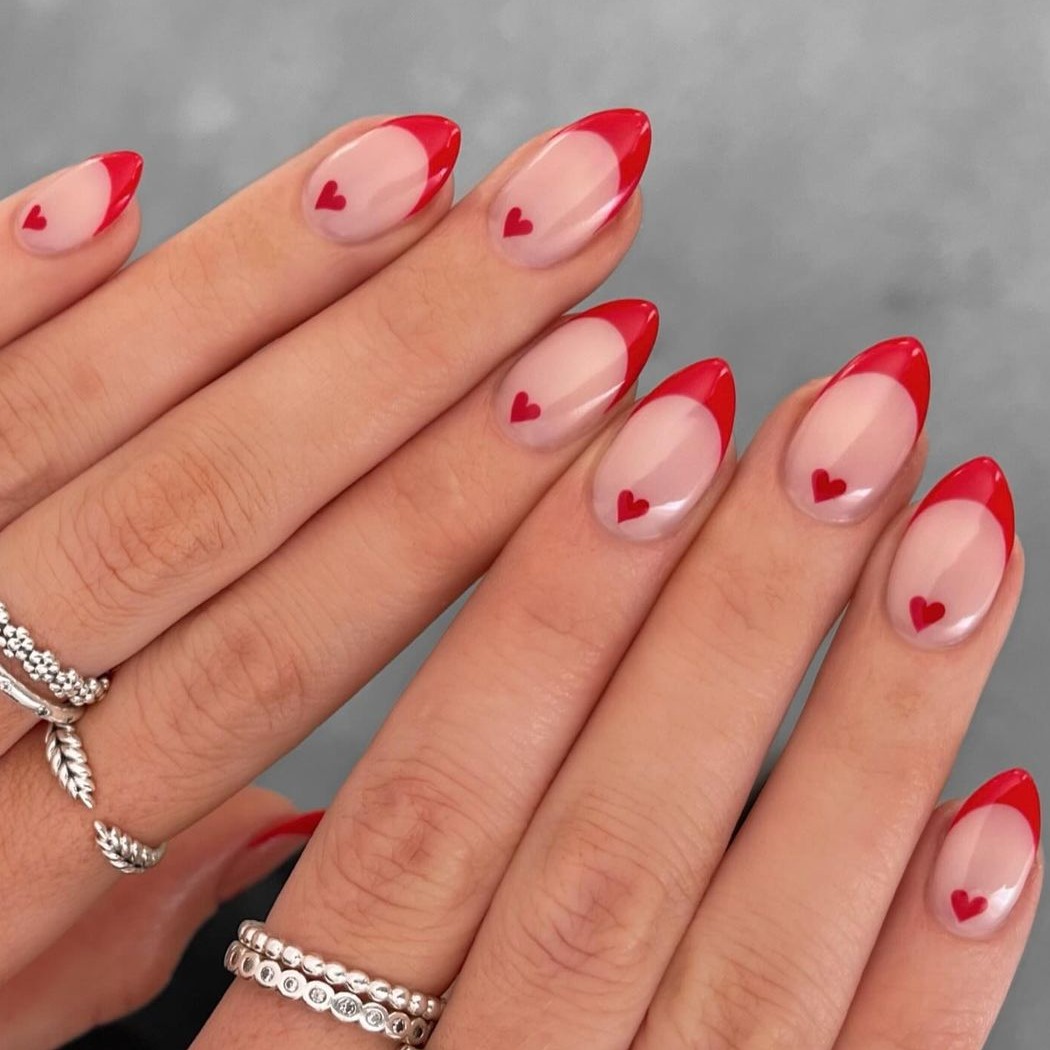 French Nails mit bunten Spitzen ziehen alle Blicke