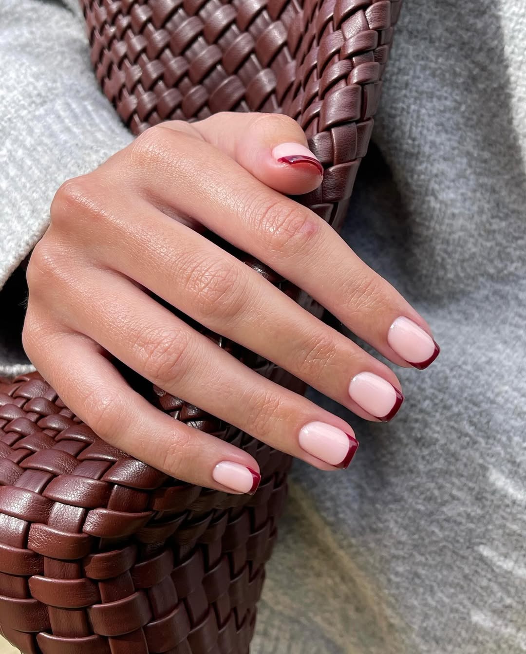 mit French Nails zeigen Sie Stil und Eleganz