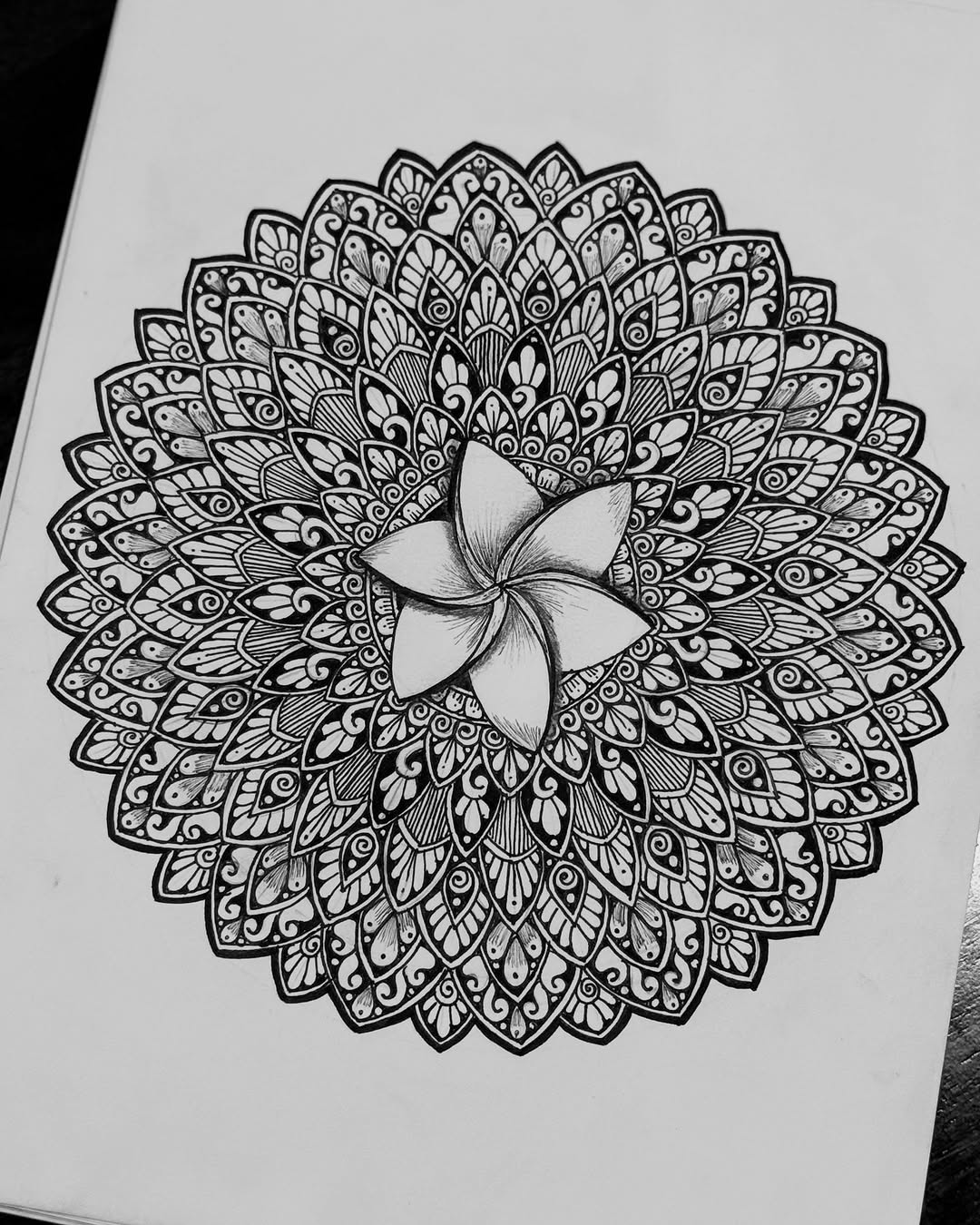 Mandala Tattoo hat eine kreisförmige Form